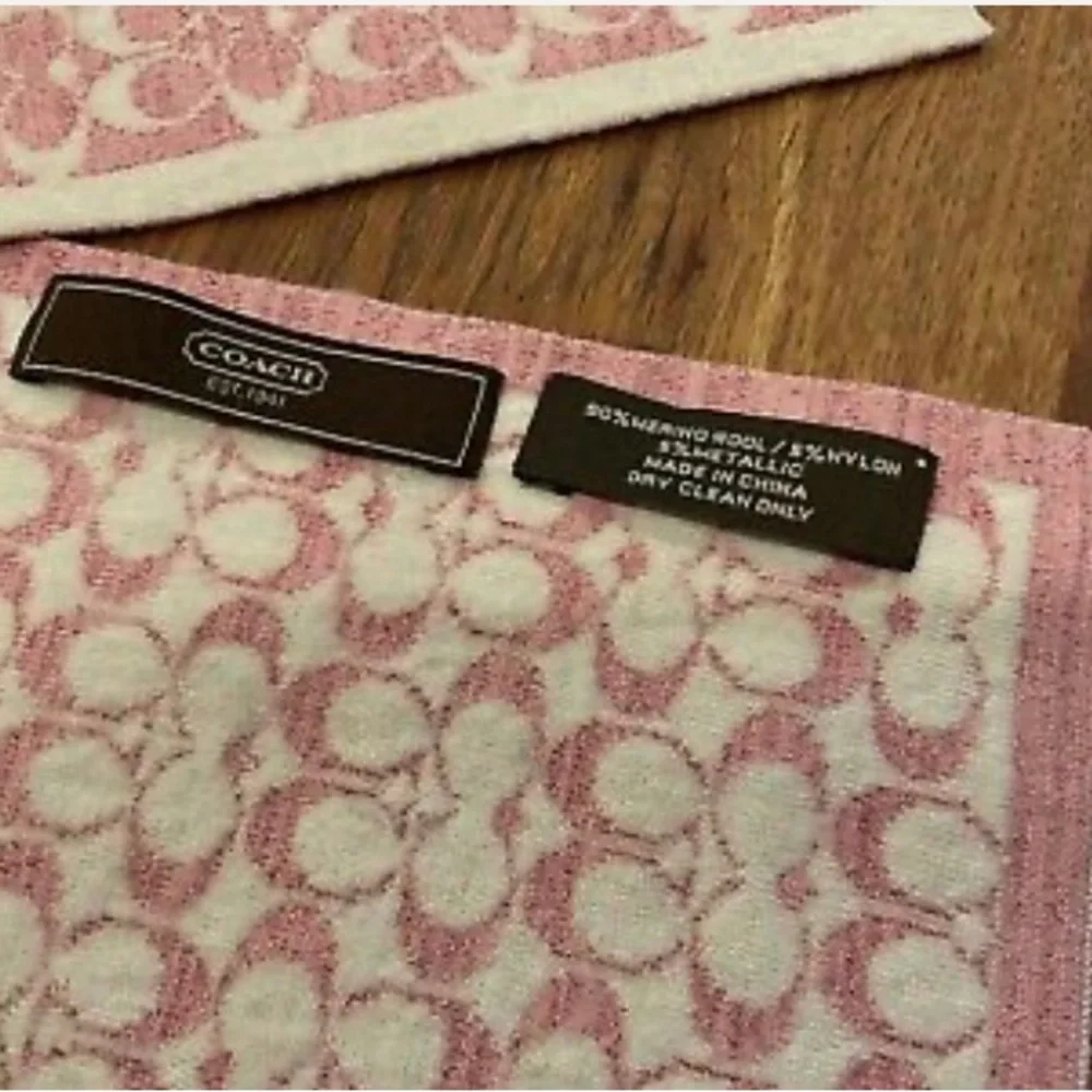 Coach woman’s scarf - Picture 3 of 4